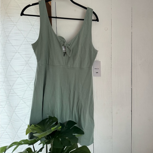 RVCA Dresses & Skirts - RVCA Sage Tie Dress Sz M